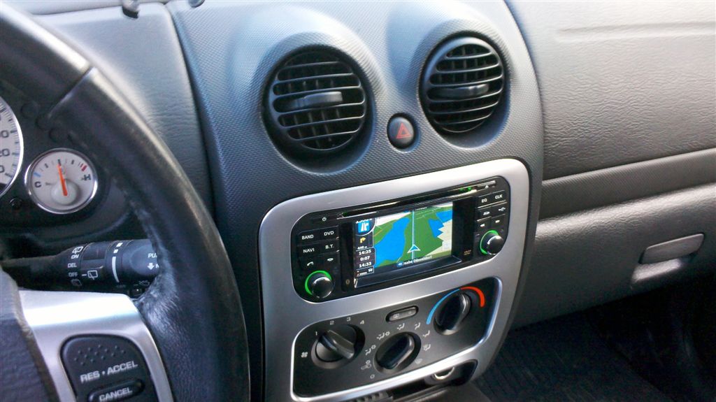 Auto KFZ Einbau Navi Radio Halterung Blende DIN ISO für Jeep Liberty 2002-2007